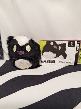 NWT Bark Super Chewer Hunky Skunky Dog Toy S